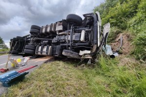 13.06.2022 - 15:38 // TH groß - LKW umgekippt (+Folgeunfälle)